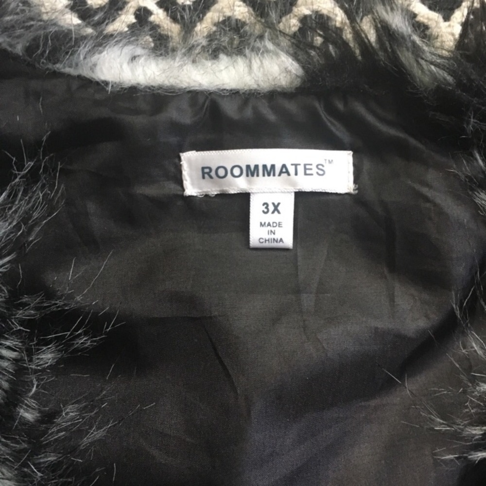 Black and White Fur Vest - Picture 3 of 4